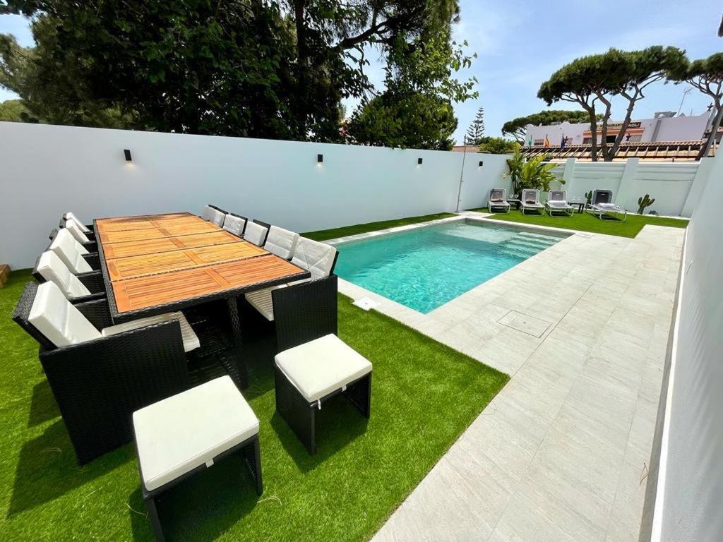 VILLA PIMIENTA, Chalet de lujo cerca del mar. Chiclana de la Frontera Exterior foto